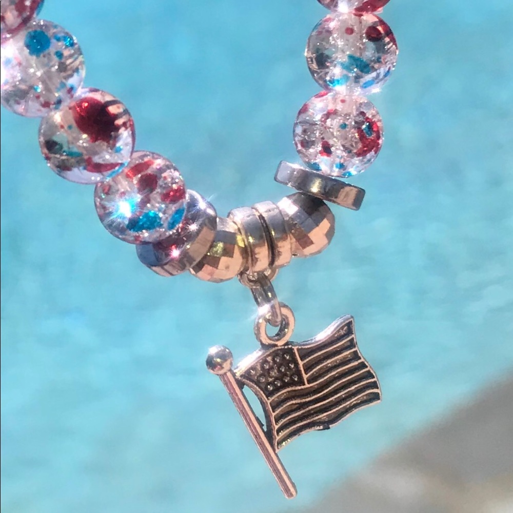 🇺🇸Fourth Of July Beaded Bracelet w/charm
